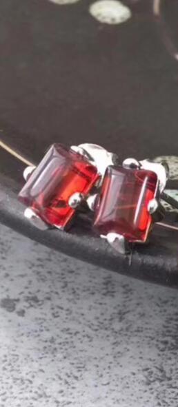 4 Colors Chic Amber Earrings for Women Tiny Creative 100% Natural Baltic Amber Stud Earrings Jewelry Supplies Wholesale