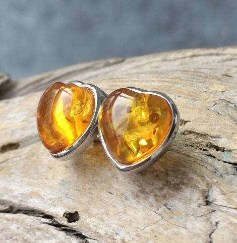 5 Colors New Natural Amber Earrings Small Heart Stud Earrings Romantic Women Trendy Lover Baltic Amber Jewelry Wholesale