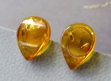Baltic Pure Amber Earrings for Etsy Jewelry Supplier Tiny Teardrop Shape Creative Natural Amber Stud Earrings Wholesale