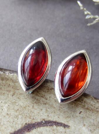 Oval Natural Amber Stud Earrings European New Chic Women Trendy Design Original Bead Amber Jewelry Tiny brincos femininos