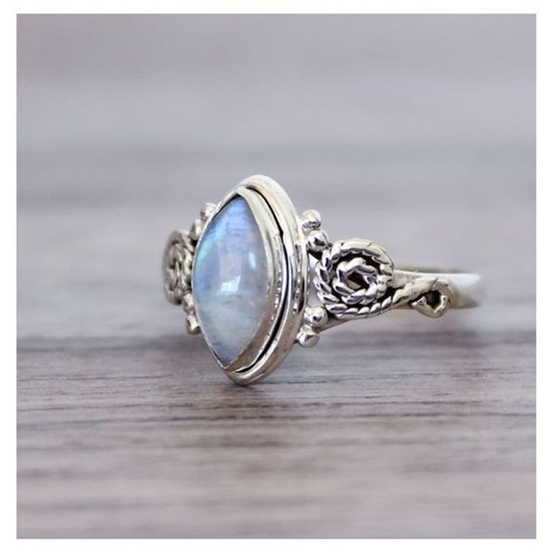 Fashion Bohemian Vintage Moonstone Rings For Women Girls Antique Tibetan Silver Healing Crystal Ring Boho Indian Jewelry