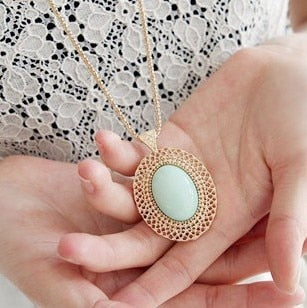 2020 New Fashion accessories oval cutout gem necklace lovers necklace Golden Plated Chain Vintage Necklaces women jewelry