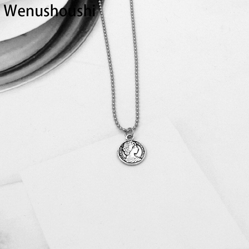 size 1.3*1.6*0.1cm vintage queen coin charm jewelry Elizabeth beauty pendant necklaces women cute gifts drop ship di009